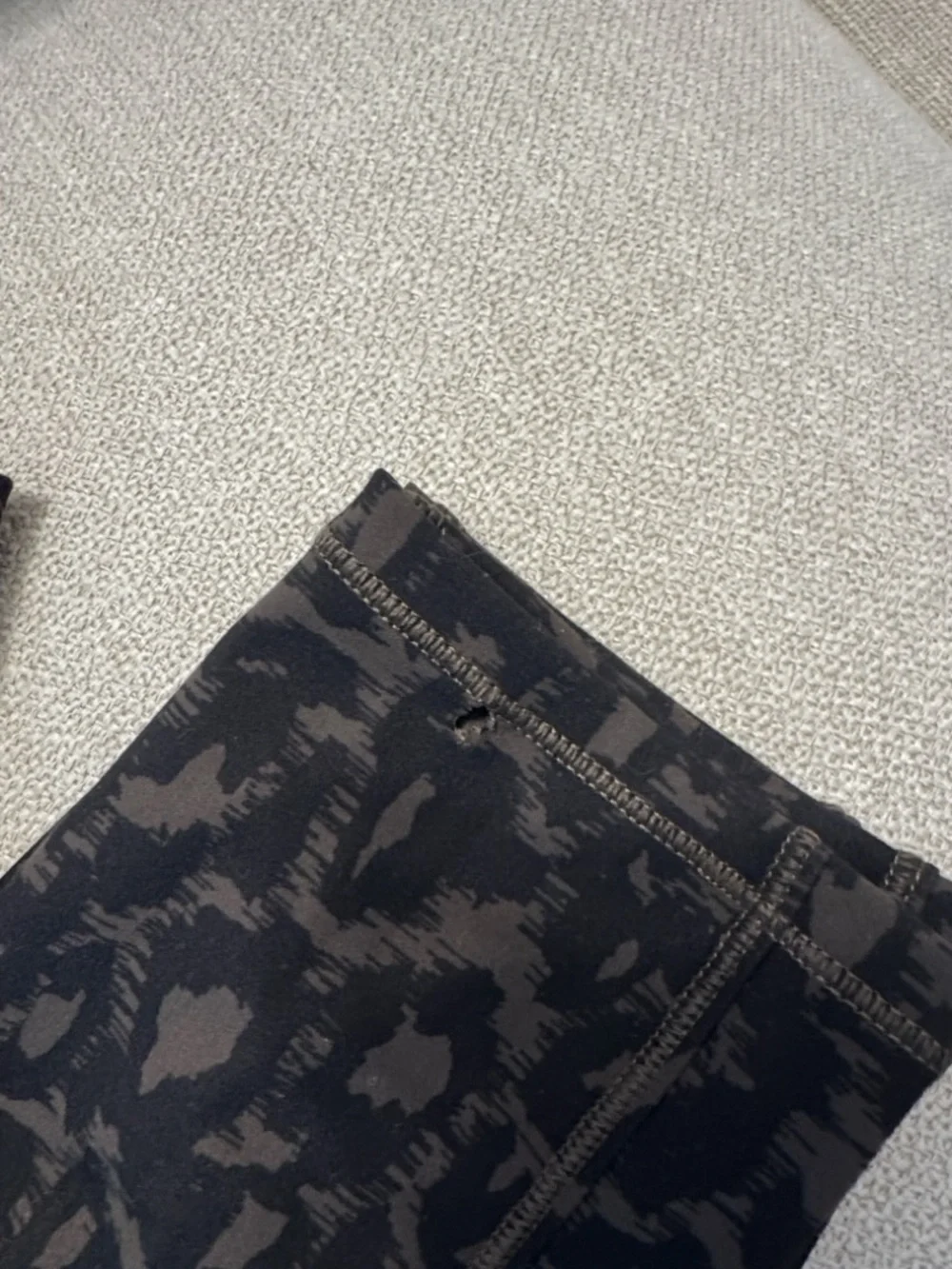 Vuori Set 3PC | Leggings Shorts Bra Matching Set Leopard Neutral Athleisure - Picture 6 of 12